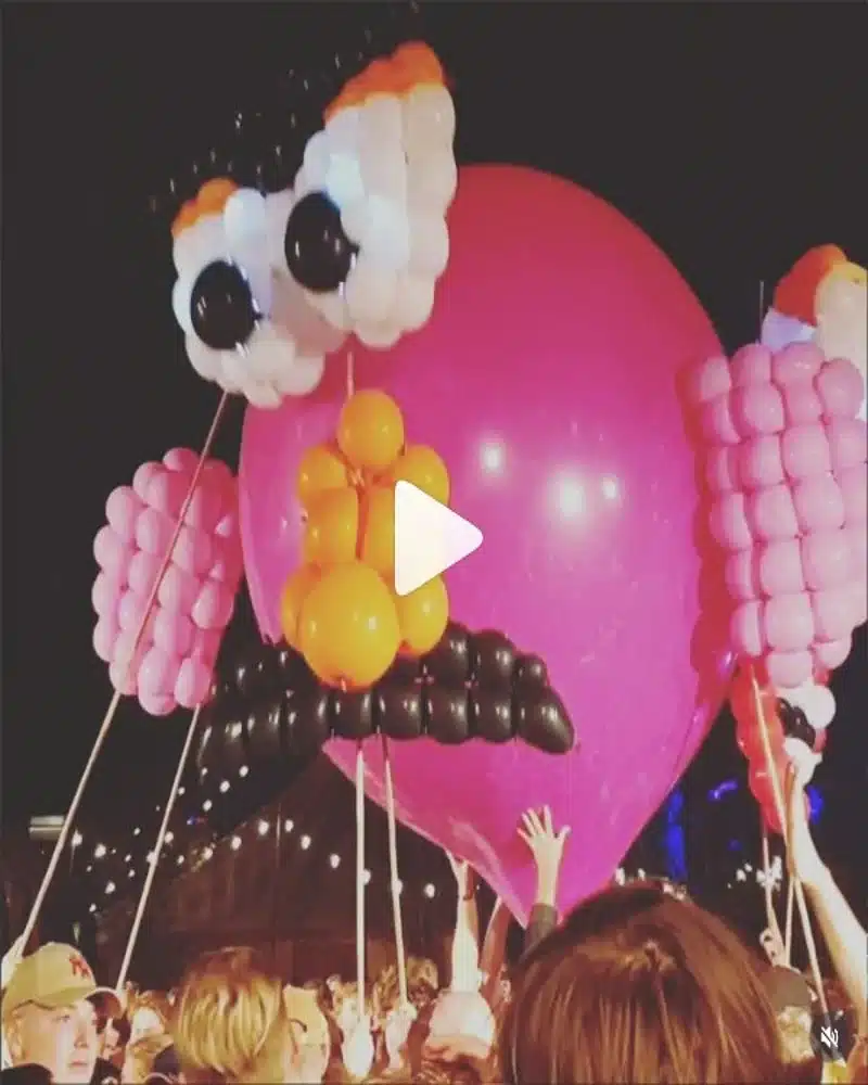 Giant balloon face inflated above crowd — Face Blaster